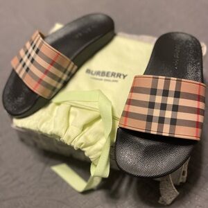 Burberry Slides size 6